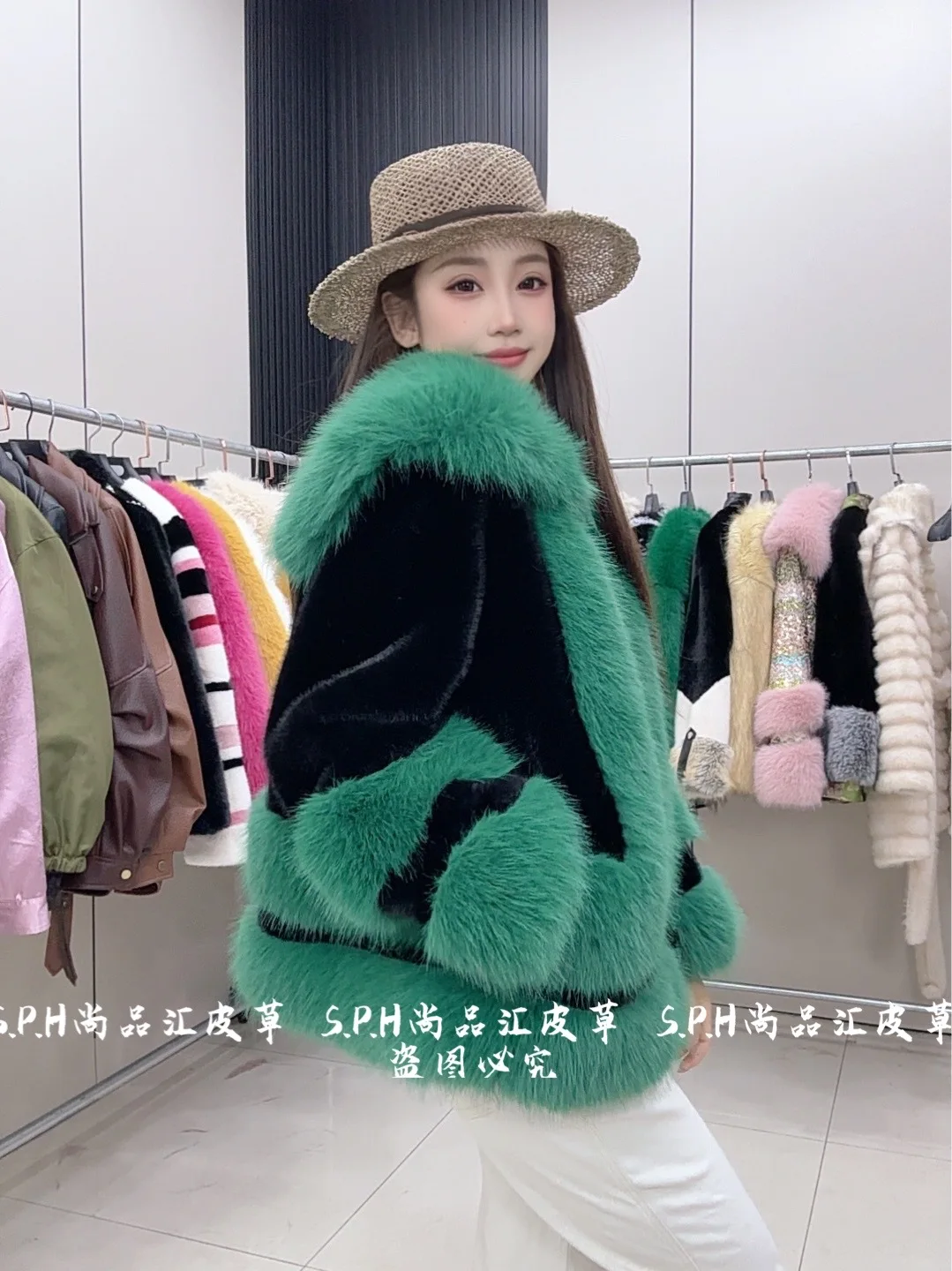 인조 모피 코트 여성용 2025 겨울 신상 모피 칼라 두꺼운 인조 모피 코트 투톤 블록 코트 중간 길이 플러피 재킷