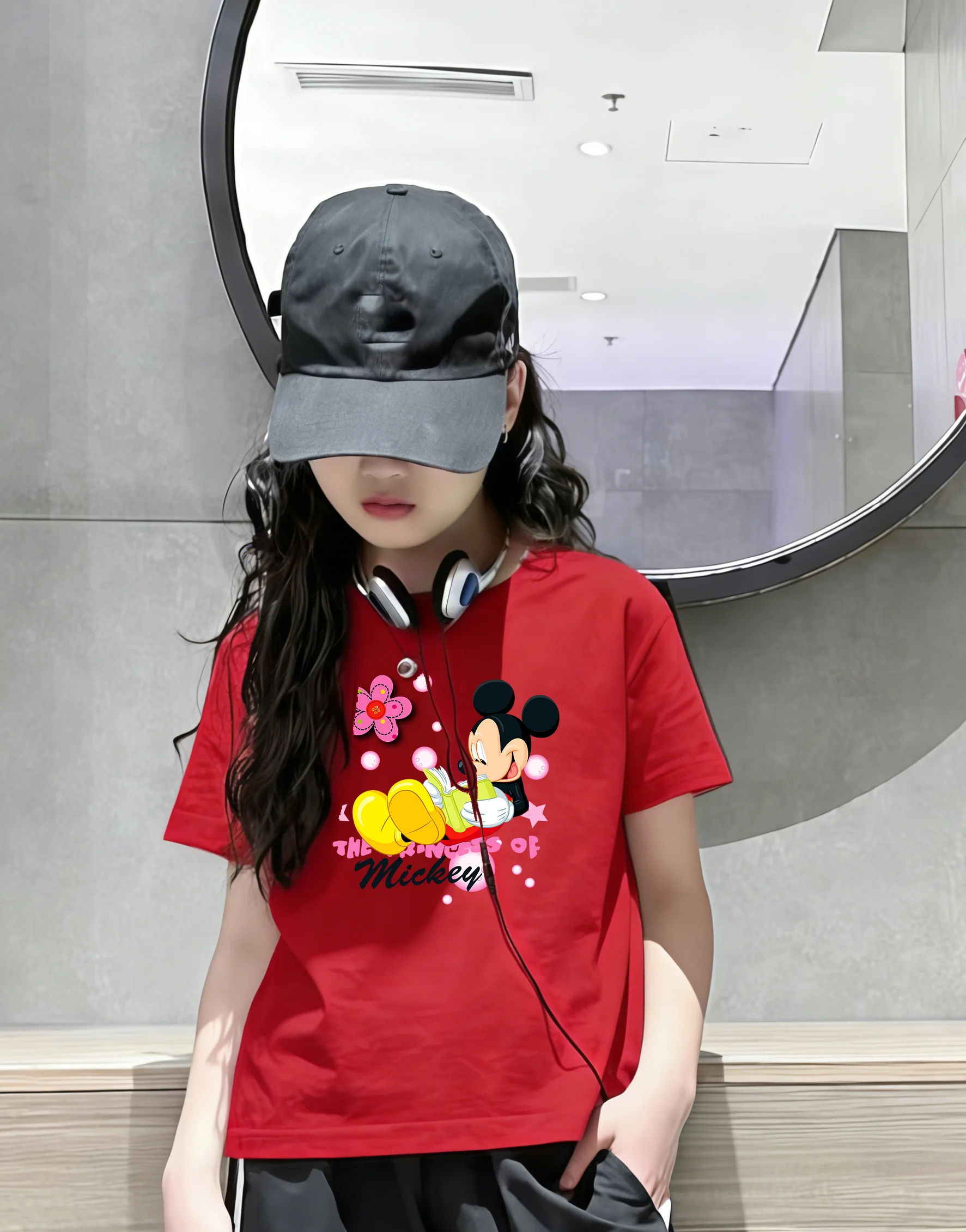 

Детская футболка с принтом Микки Диснея для мальчиков и девочек — удобная и универсальная, свободного кроя, с короткими рукавами, 100% хлопок