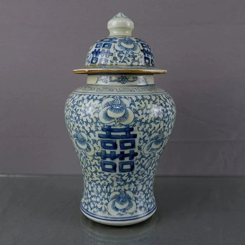 

Exquisite Chinese Blue and White Porcelain Flower Patterned General Jar Vase