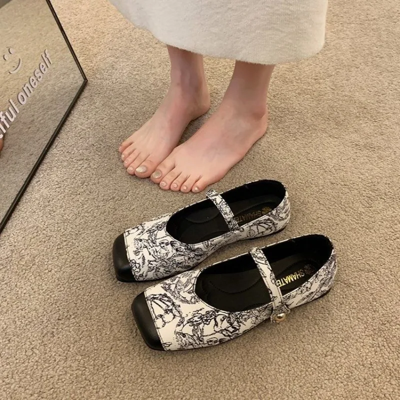 

Женская обувь без шнуровки с квадратным носком. Женская готическая обувь на плоской подошве. Ретро-кежуал в Корейском стиле. 2025 г. Новые стильные предложения. Предложения распродажи. Хлопок 39 г.