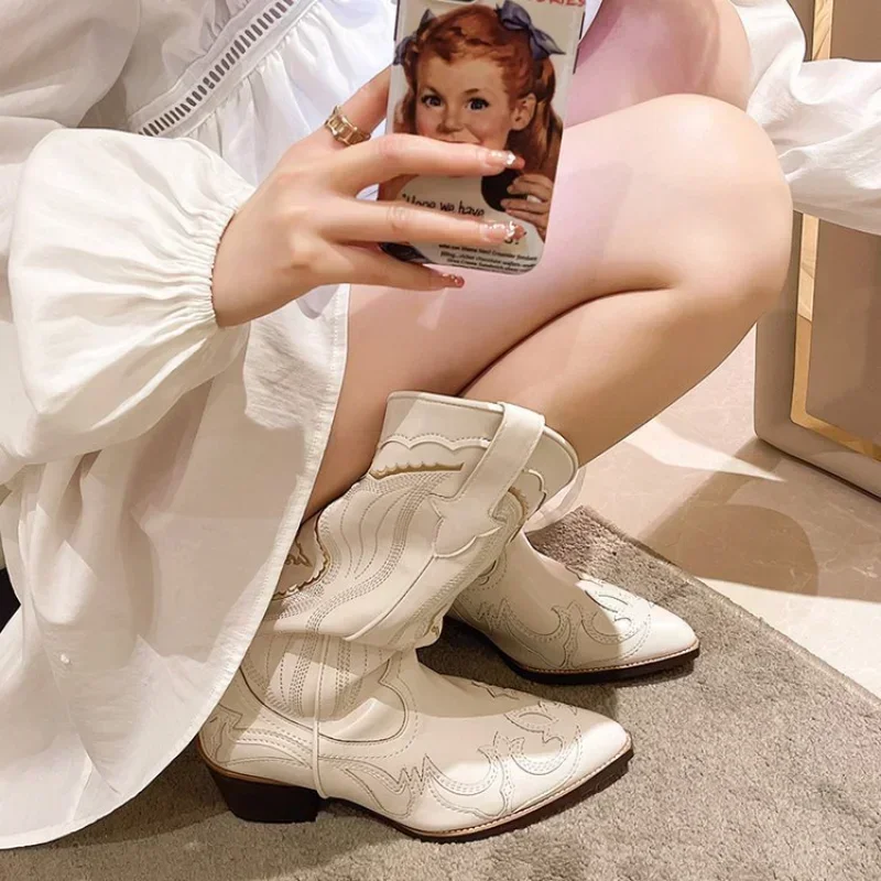 Vintage Square Head Thick Heel Cowboy Boot for Women Embroidered Western Cowboy Boots Side Zipper Shoes Autumn Pointed Boots