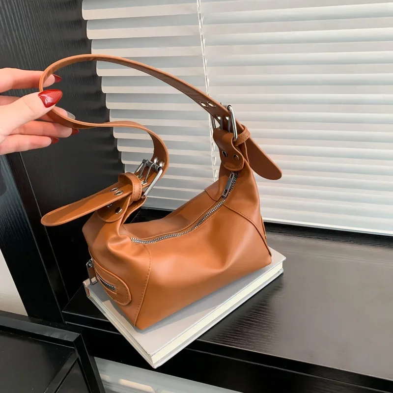 

2024 new spring fashionable and beautiful single shoulder women's bag, casual retro handbag