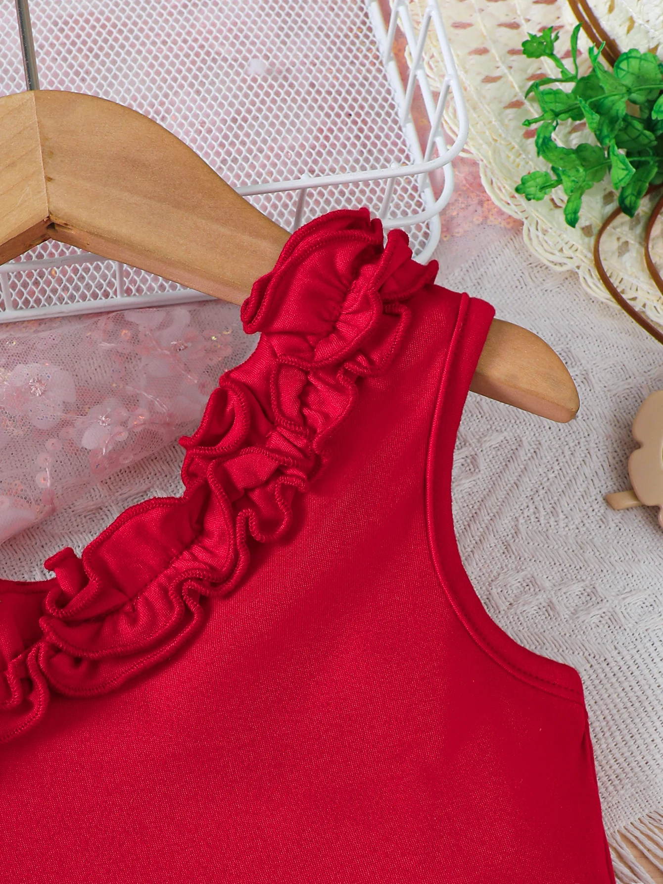 Baby clothing Baby girls Ruffle Sleeveless Top Bow and Strawberry Print Skirt Fashionable Set for 0-3 Year Toddler Baby Girls