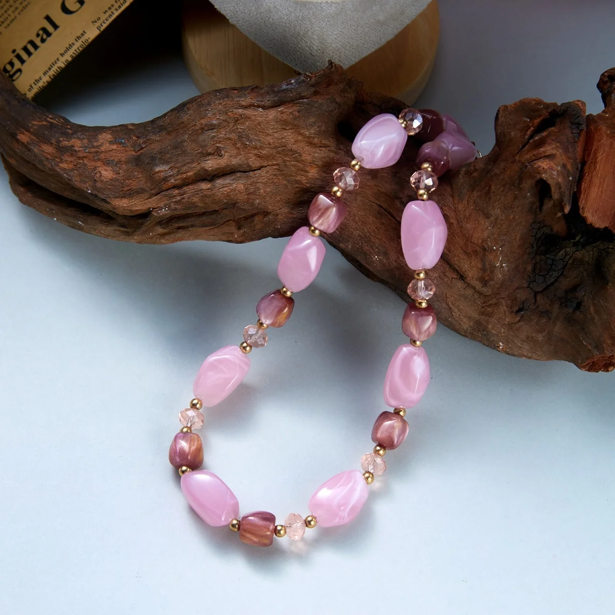 Französische Retro-Halskette mit sanften, farbenfrohen Kristallharzperlen für Damen und Herren, Hippie-Stil, unregelmäßige Perlen, Choker, Reiseschmuck – Detail 30