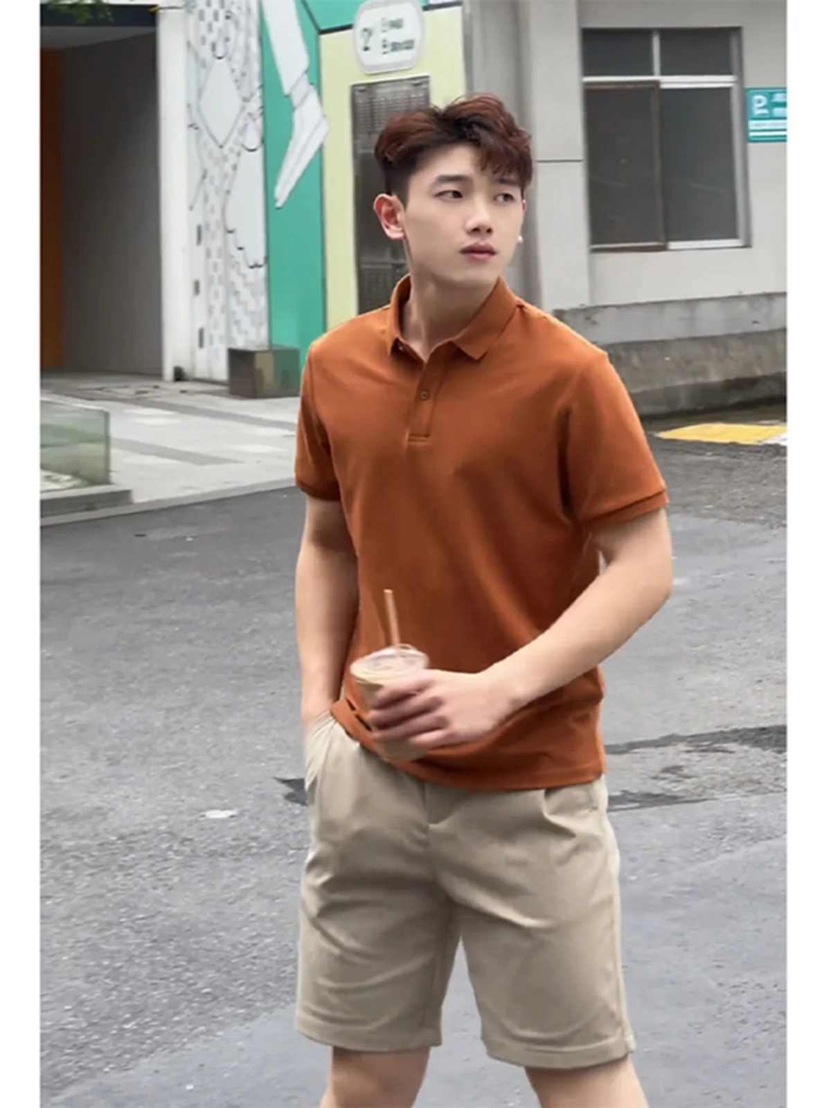 

Мужская летняя футболка-поло с воротником Caramel ort Sve: Элегантная, молодежная, трендовая, для повседневной носки и делового стиля