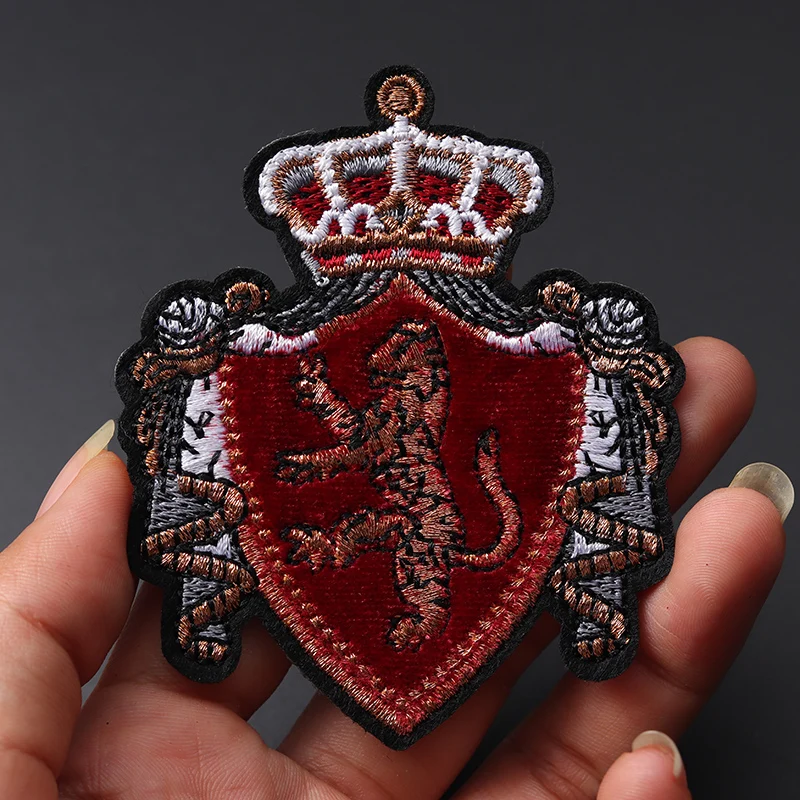 Lion Crown Size: 9x6.7cm Iron-On Patches Clothe Embroidery Applique Sewing Supplies Decorative Badges Classic Nostalgia