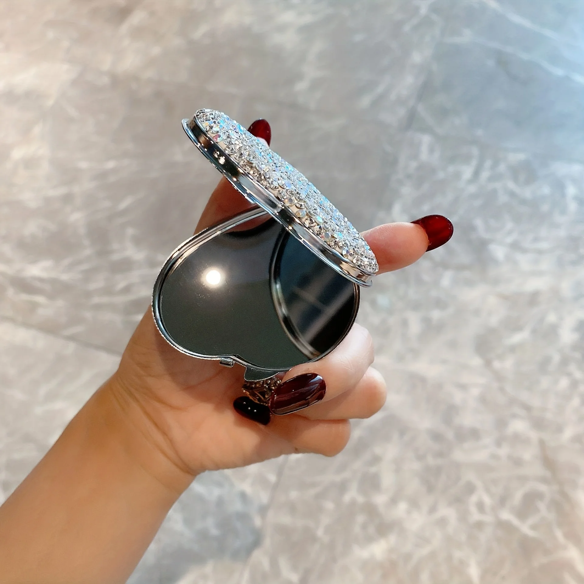 High-Profile Pocket Mirror with Artificially Diamond-Encrusted Heart-Shaped Folding Hd Reversible Mini Touch-Up Mirror