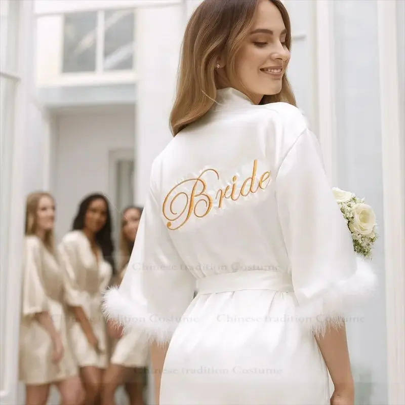 Peignoir en satin blanc avec plumes pour femme, robe de mariée, kimono sexy pour demoiselle d\'honneur, quel que soit le court, peignoir pour