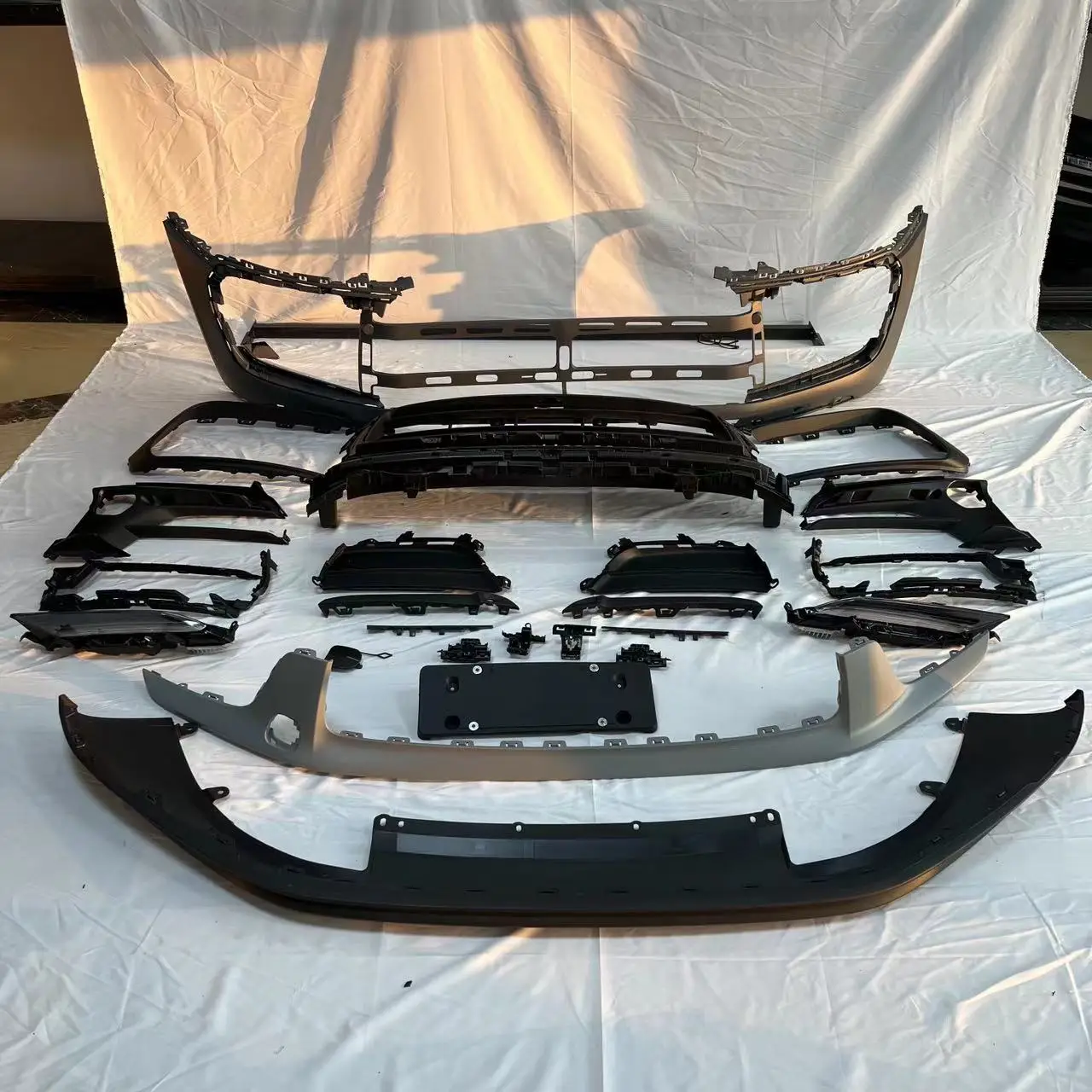 Car Front bumper surrounded Body kit for Porsche Macan GTS upgrade Headlight radiator grille