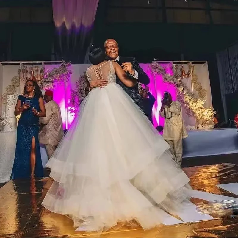 فستان زفاف مخصص مزين بالخرز للحديقة للعروس رداء De Mariage متدرج من التل على شكل حرف a مشد خلفي فستان زفاف