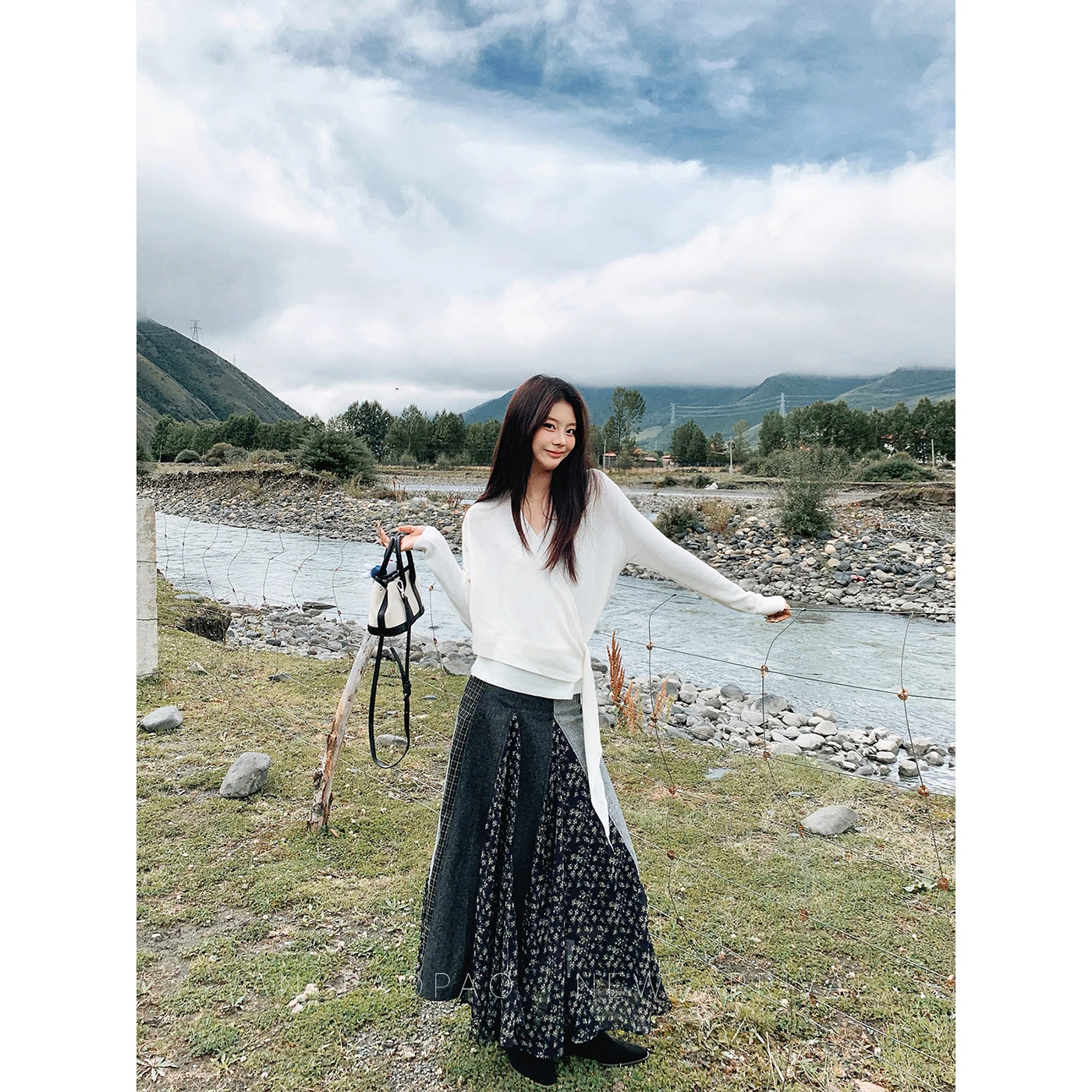 

White Knitted Belted Top Women's Thin V-Neck Loose Elegant Style Long Sleeve Cleanfit Fashion Regular Fit Comfortable Knitwear