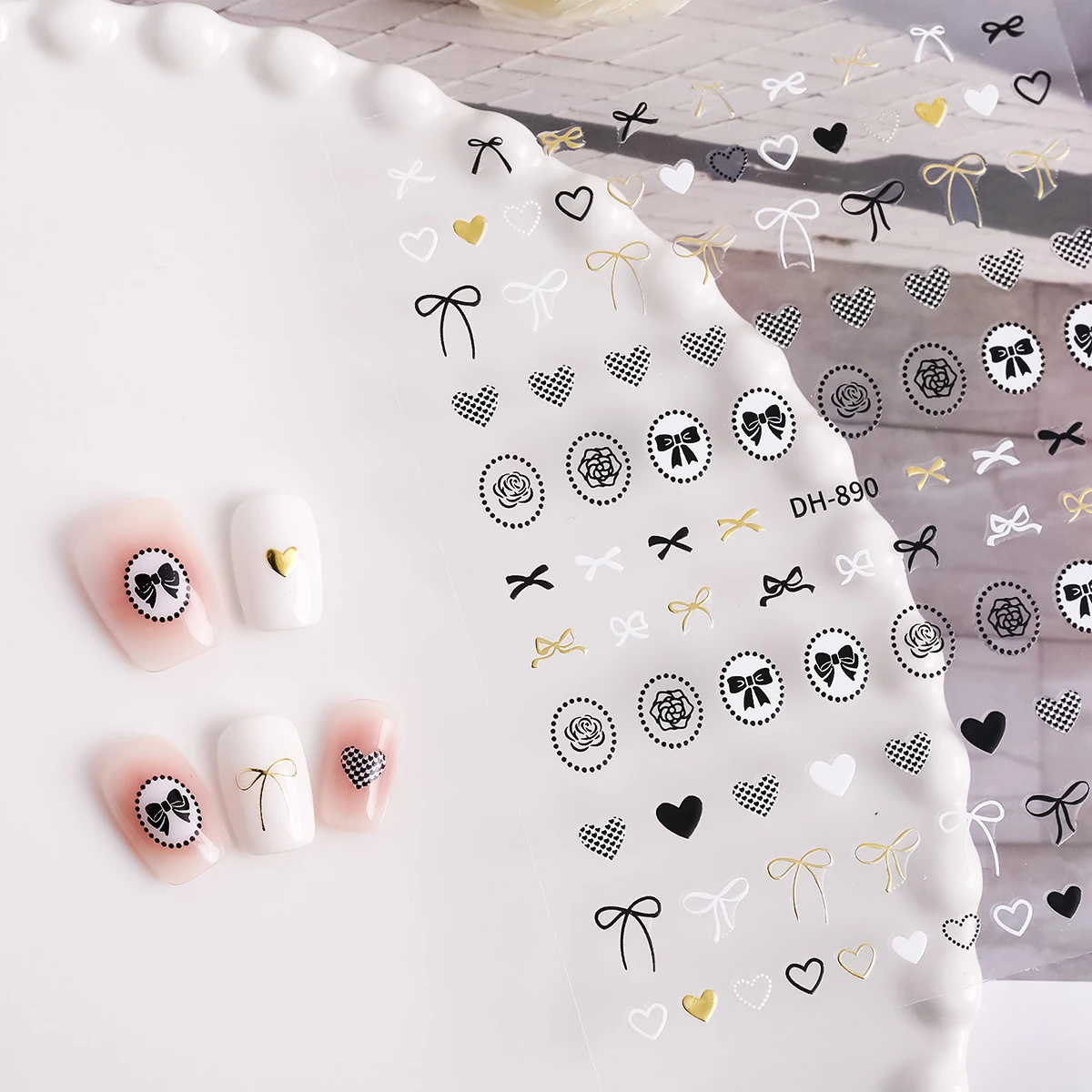 

1/2pcs Minimalist High-End Nail Stickers, Versatile Flat Design, Hollowed Out Heart-Shaped Bow Nail Stickers, DIY Decoration