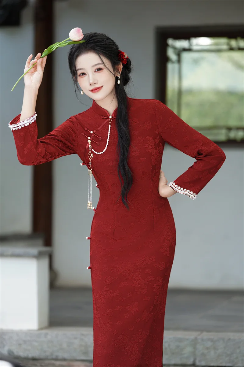 New Chinese Style Red Modified Long Sleeved Cheongsam 2026 Autumn New Fashionable Young Style Daily Wedding Qipao Dress