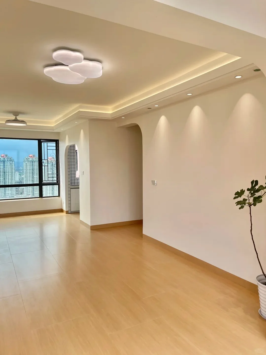 

6-in-1 Bipolar RF Skin Tightening Face Lifting Machine Facial Rejuvenation Fat Burning Slimming Beauty Therapy Tool