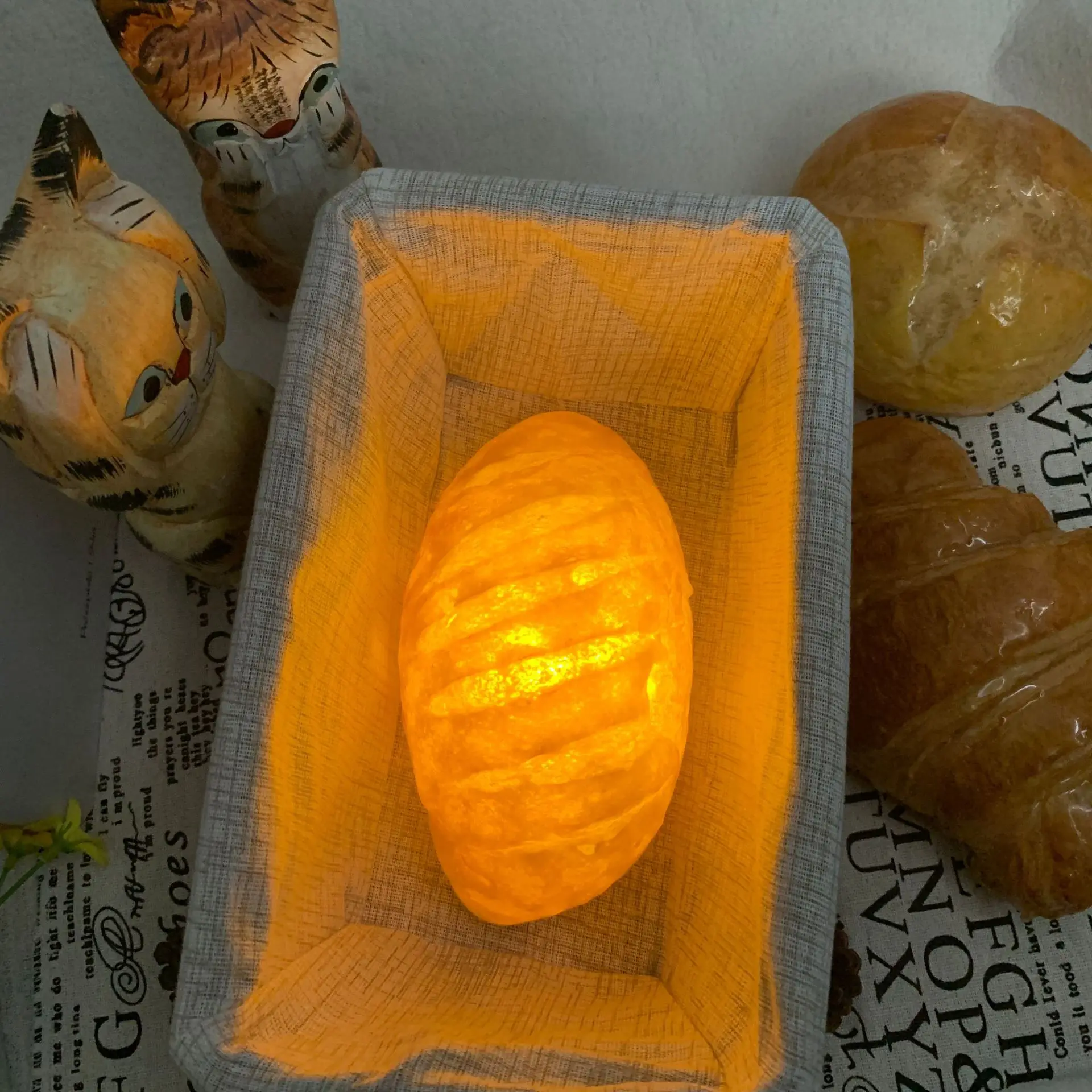 Artifical Croissant Bread Light Atmosphere Lamp LED Bread Lamp LED Night Light Cake Shop Decoration Great Gift