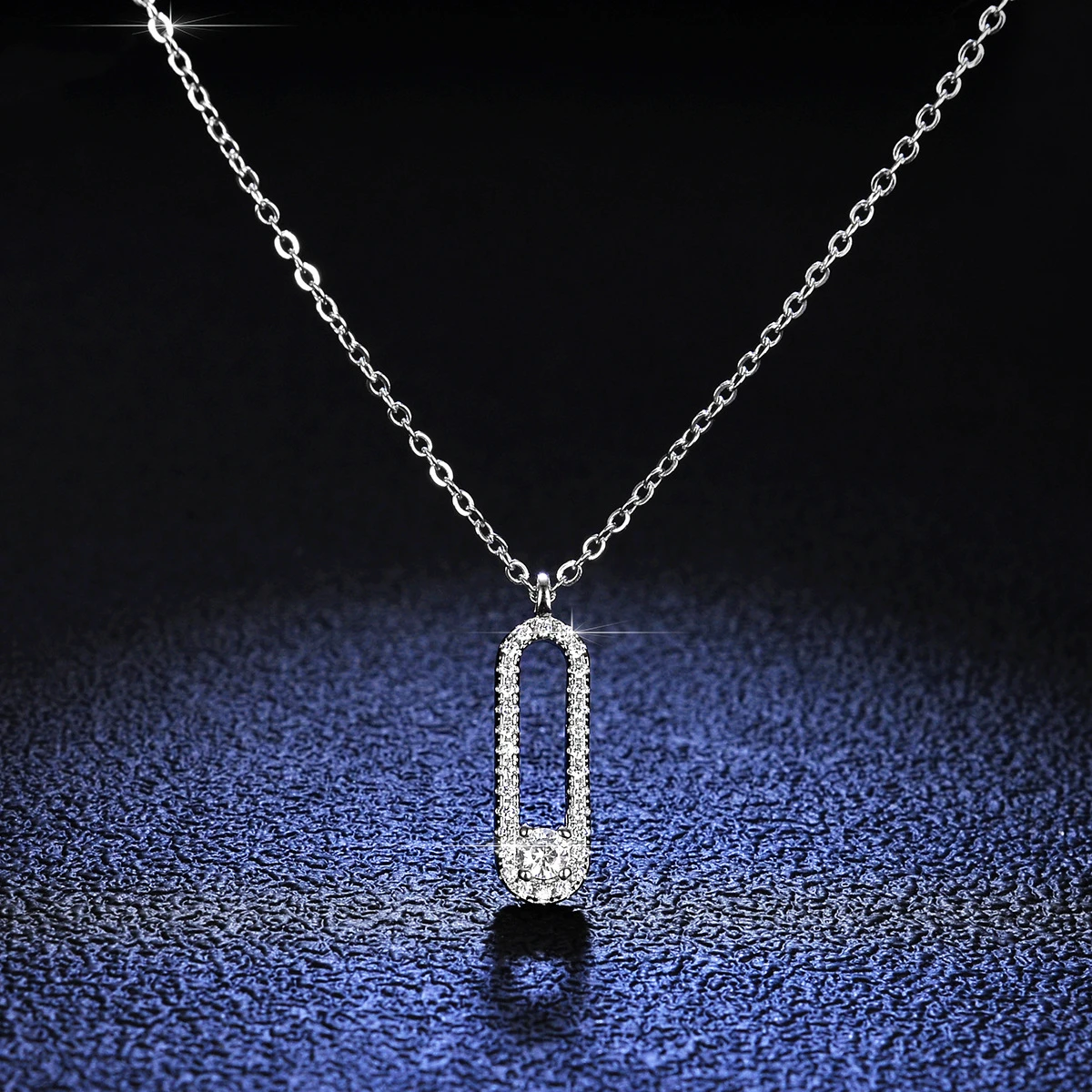 

Luxury White Gold 18K Pendants Moissanite Diamond Ins Necklace for Women Pin Necklace Clavicle Chain Platinum Pt950 Jewelry