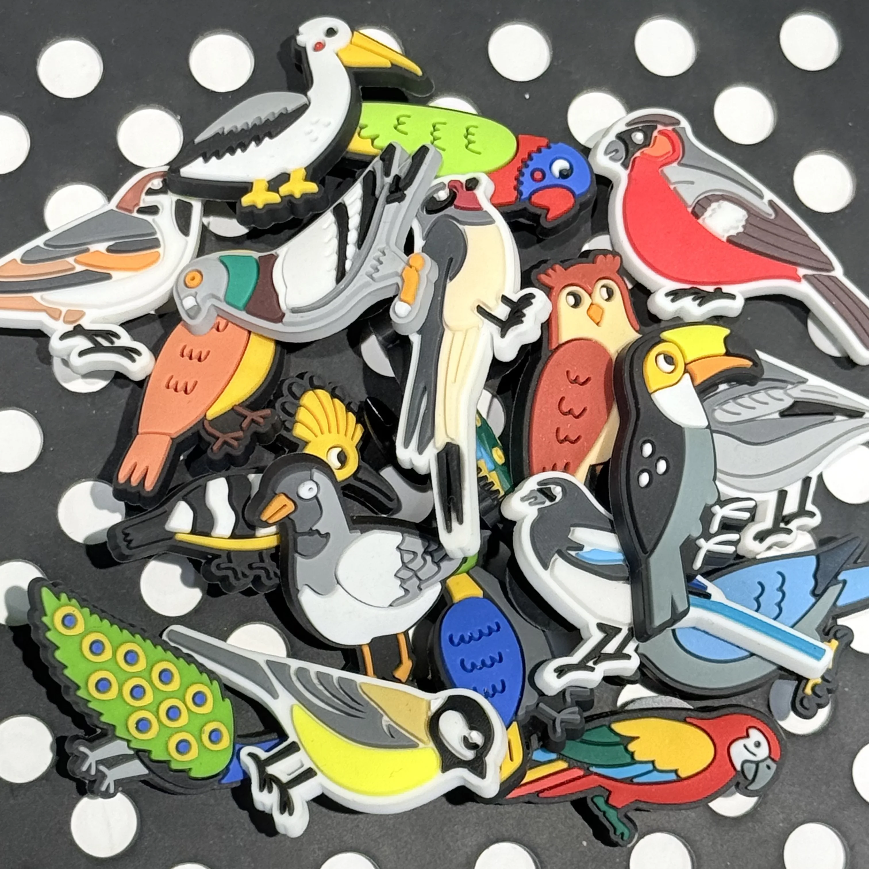 1/19Pcs Magpie Bullfinch Great Tit PVC Sandals Buckle Charms Birds Parrot Garden Shoes Decoration Fit Party Gift