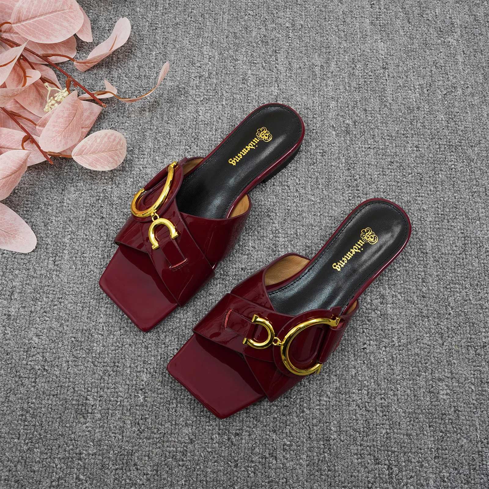 2025 women\'s plus size flat bottomed D-button cowhide non slip slippers, fashionable square toe exposed shallow mouth slippers