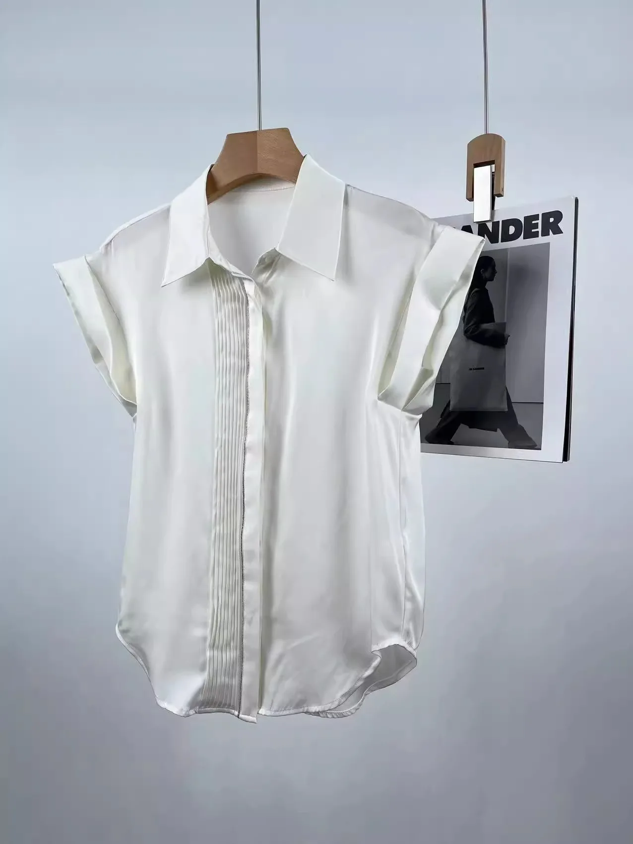

Italian lapel beaded pleated silk mulberry silk shirt female Workplace elite Short-sleeved shirt
