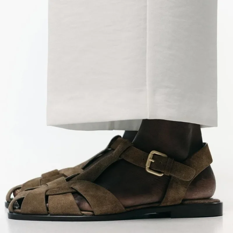 الجلد المدبوغ نسيف مصمم الصنادل النساء الرجعية مشبك معدني المصارع أحذية جوفاء موضة أحذية الشاطئ المسطحة الإناث Zapatos De Mujer