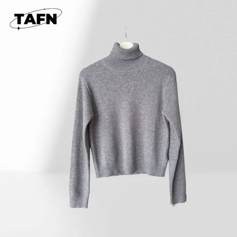 

Fashionable Crewneck Knit Sweater for Women, Timeless Style for Every Wardrobe for Cold Days and Comfortable Wear AJ2814