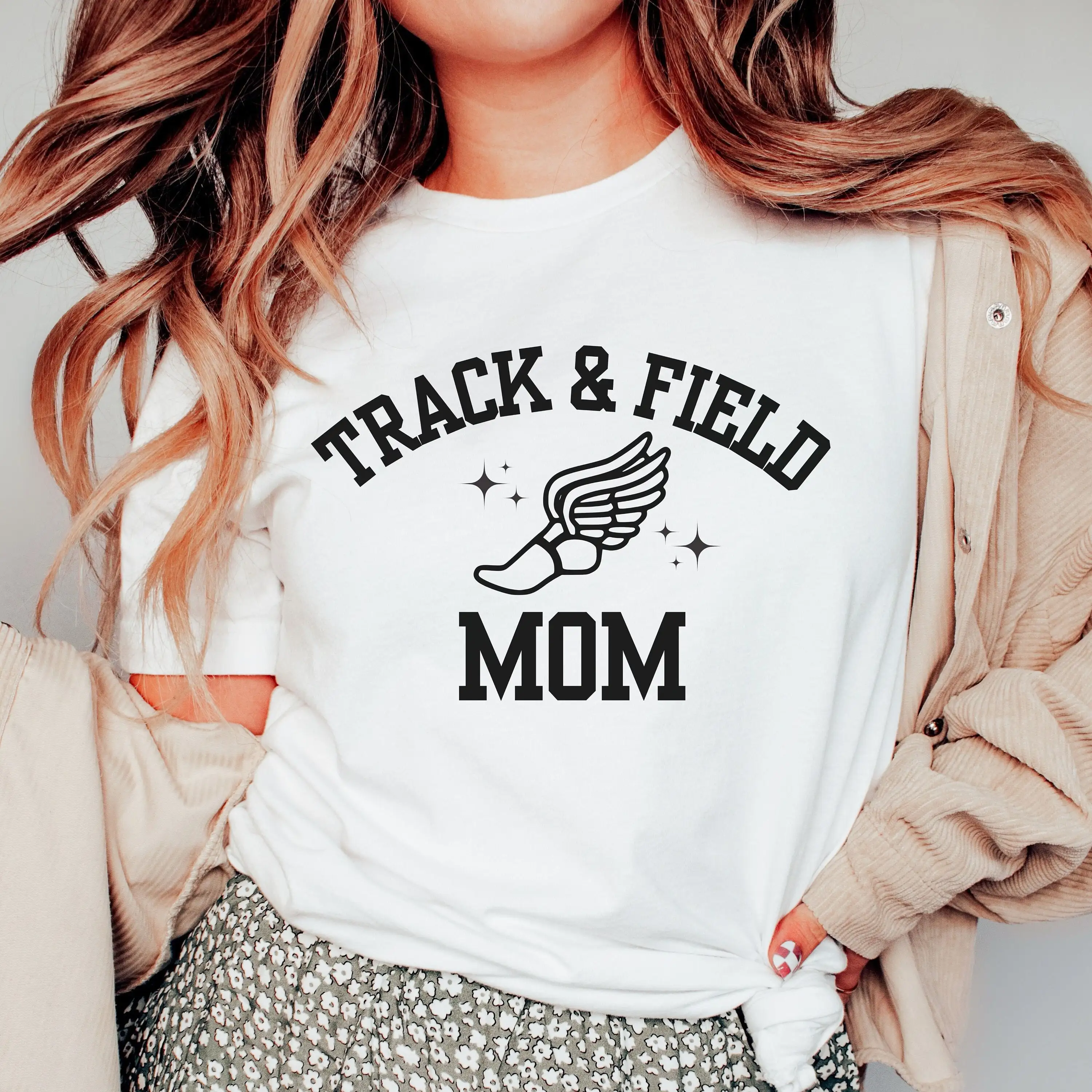

Футболка Track Mom и поле ко Дню матери