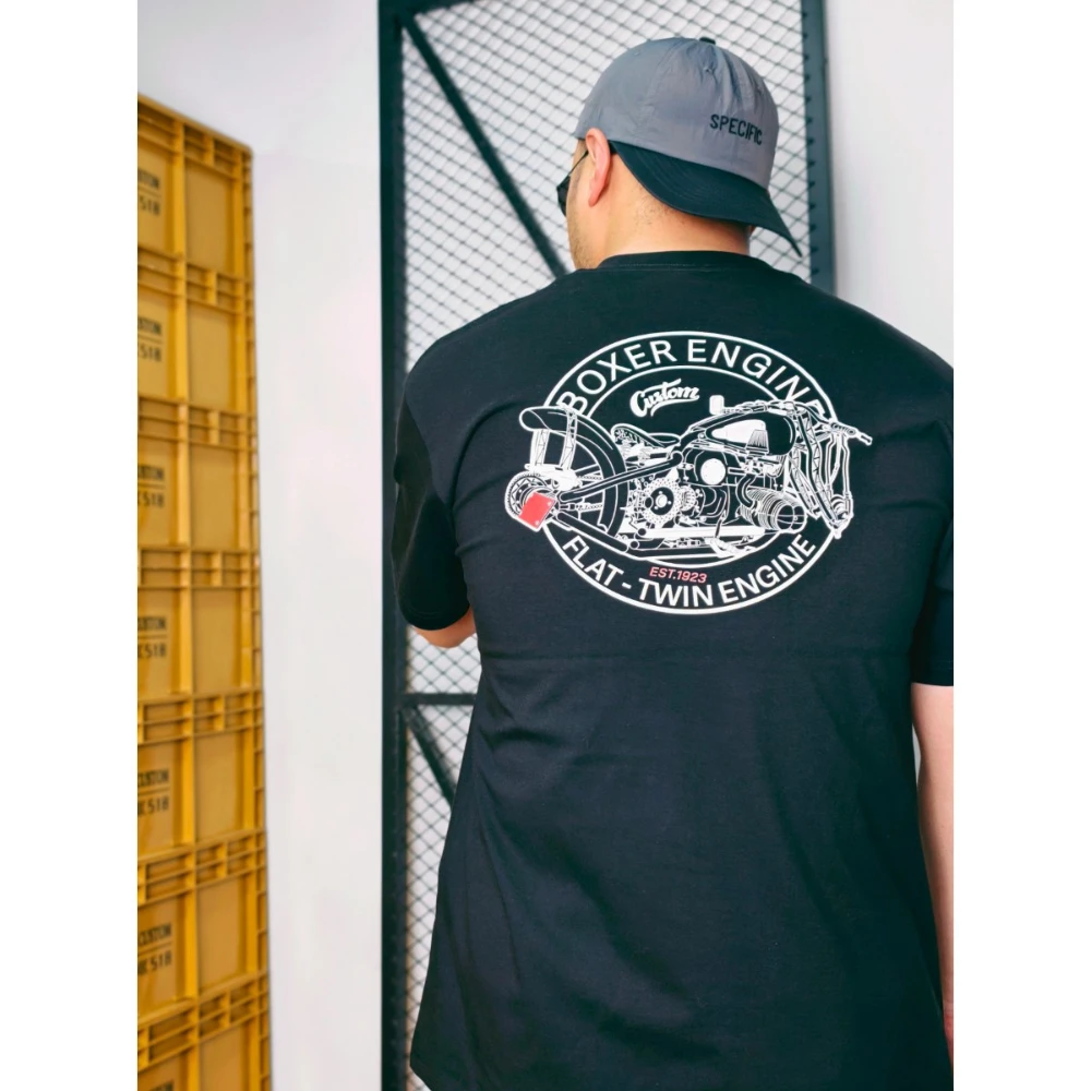 

The 2025 summer fashion new Boxer engine motorcycle R18 round-neck printed short-sleeved large-sized men's Tshirt is comfortable