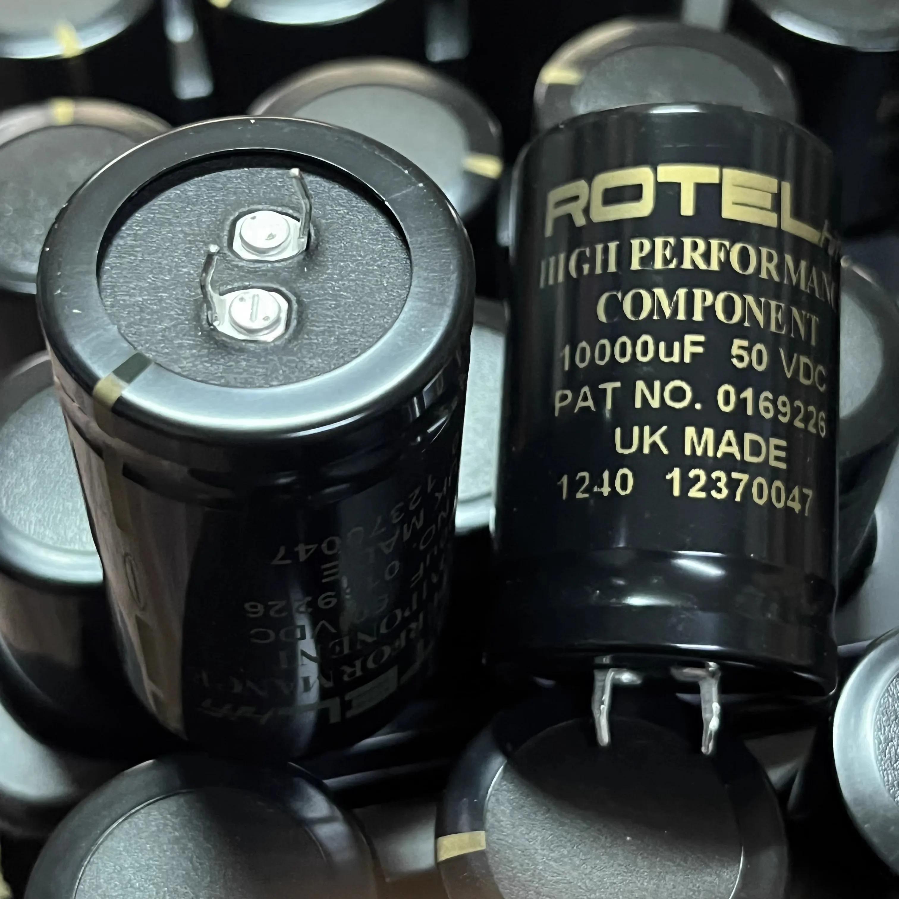 

Совершенно новый ROTEL UK Luyao на заказ 10000 мкФ 50 В HIFI аудио фильтр электролитический конденсатор 35*56 мм