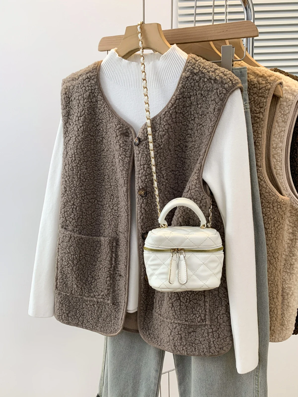 Ladies' Sheepskin Vest Jacket Women's Leather Fur Integrated Spring Autumn plus Size Big Code Sleeveless Layering Vest Top