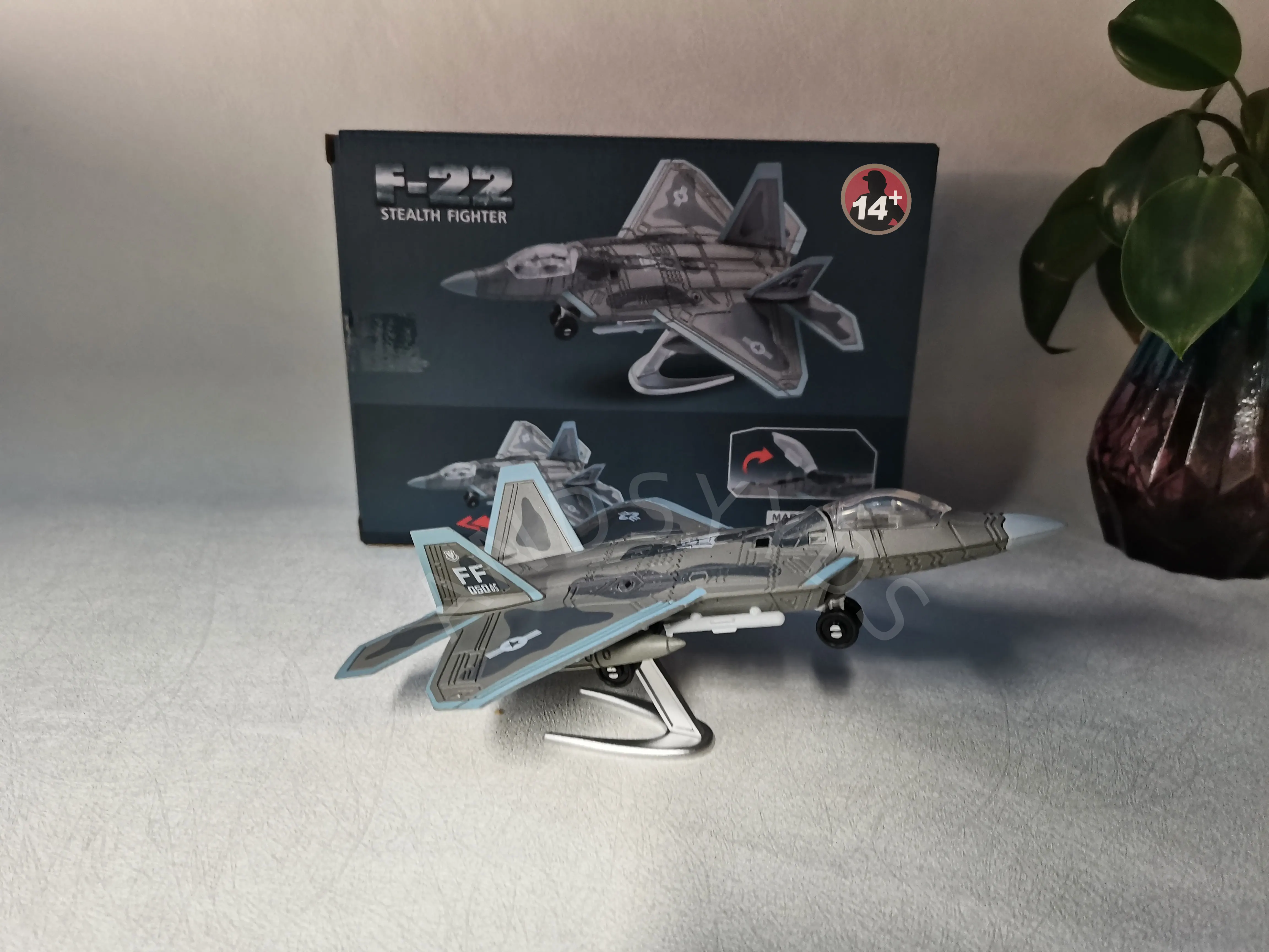 

1/100 Scale Plastic Model F22 Fighter Model ABS Military Model Collectible Aircraft 3D Puzzle Assembly Miniature Plane