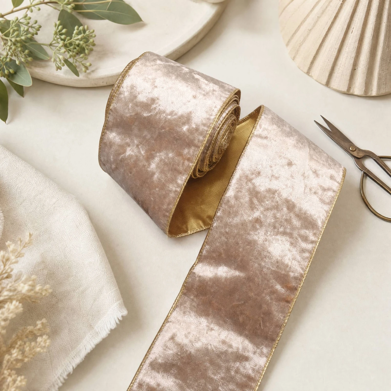 شريط مخملي بخلفية ذهبية، طول م - مراجعة Velvet Ribbon Roll وسعره