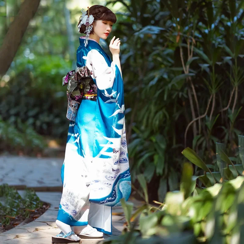 Traje de fotografía de fiesta de Cosplay de Geisha con estampado de grulla de Kimono largo Formal azul para mujer, ropa tradicional japonesa, vestido de moda