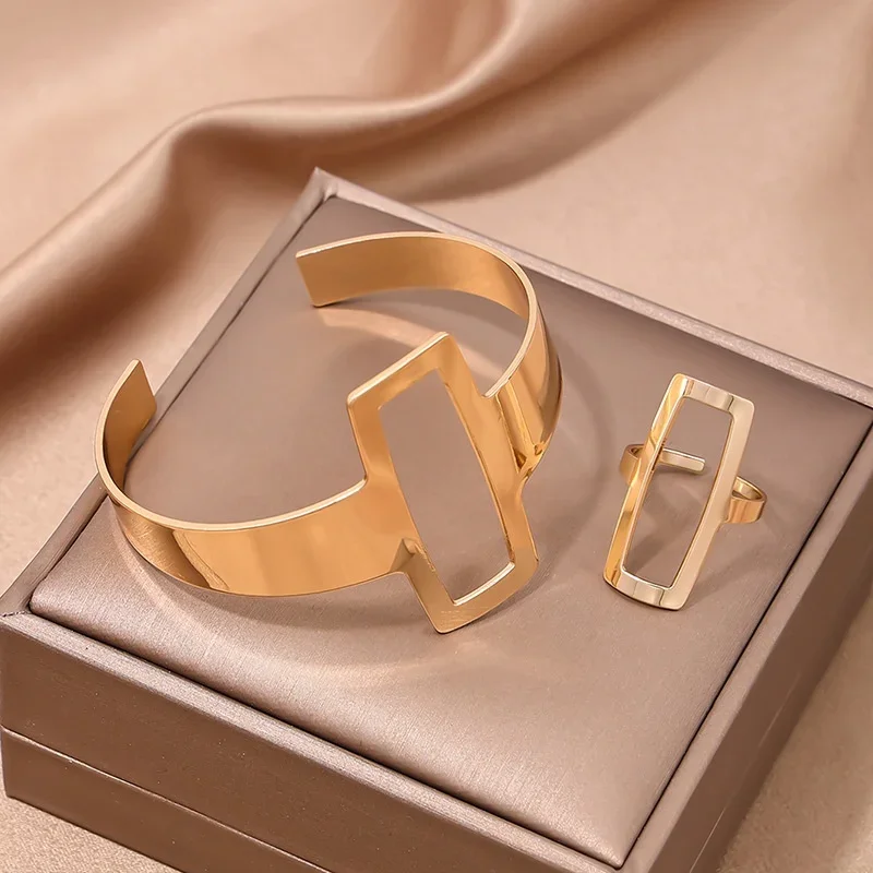 Exquisite 2-piece set of fashionable simple geometric square jewelry hollow ring bracelet set MOTHER'S Day gift jewelry set