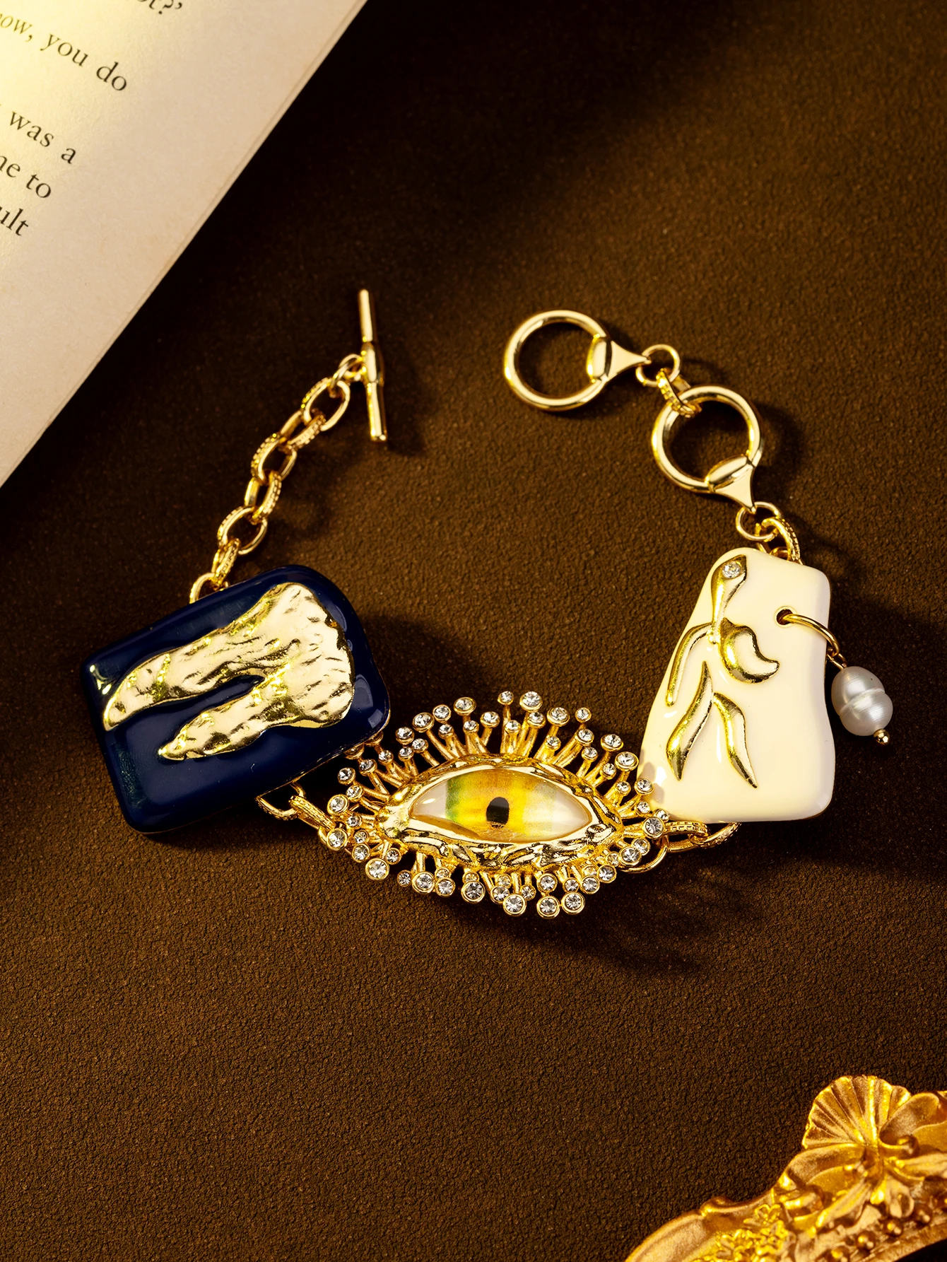 

Devil's Eye, Enamel facial features, elegant European and American fashion, high-end gorgeous bracelet