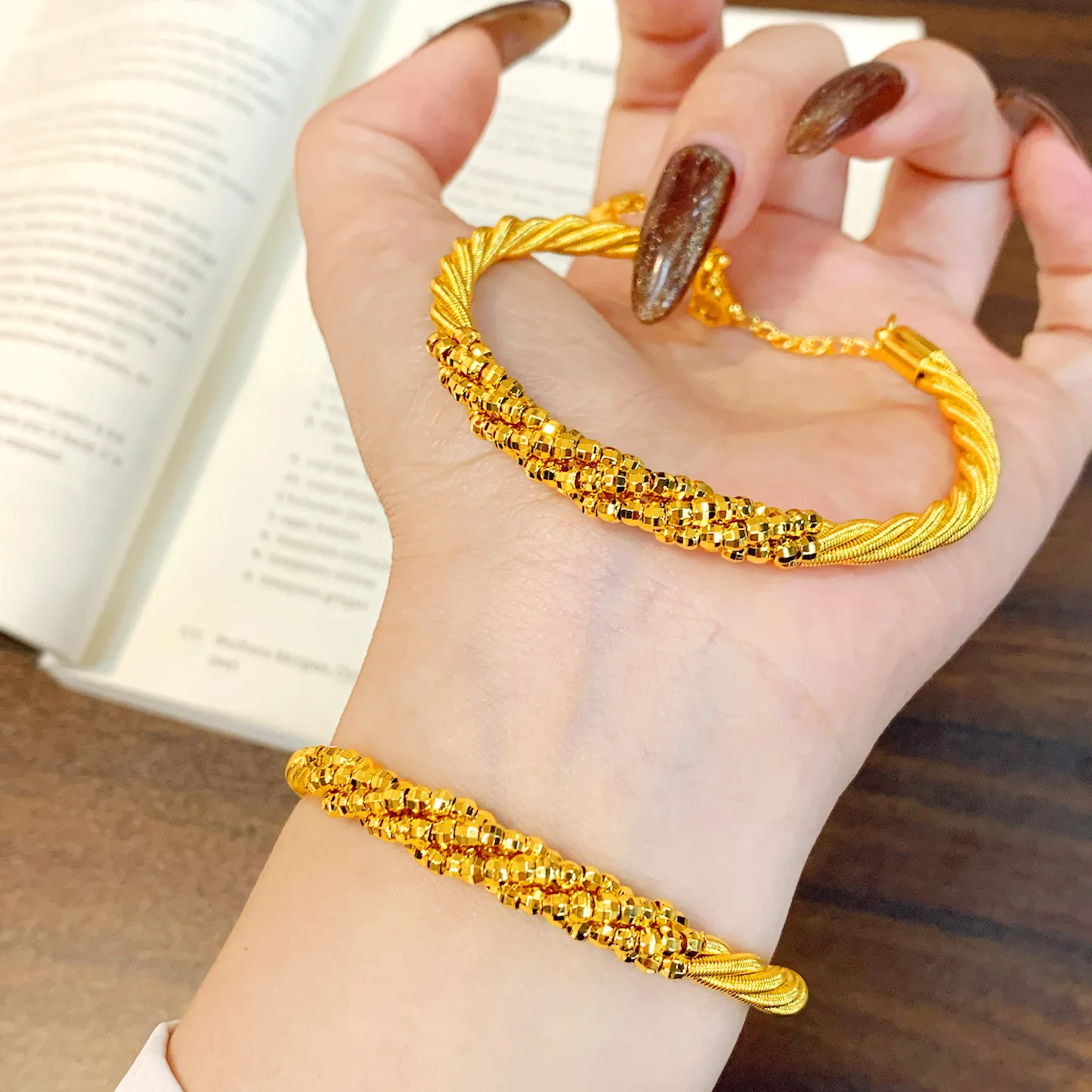 

Brushed Twist Starry Bangle Women's 24K Gold AU999 -Pure gold star & twist bangle,unique retro style,ideal gift for best friends