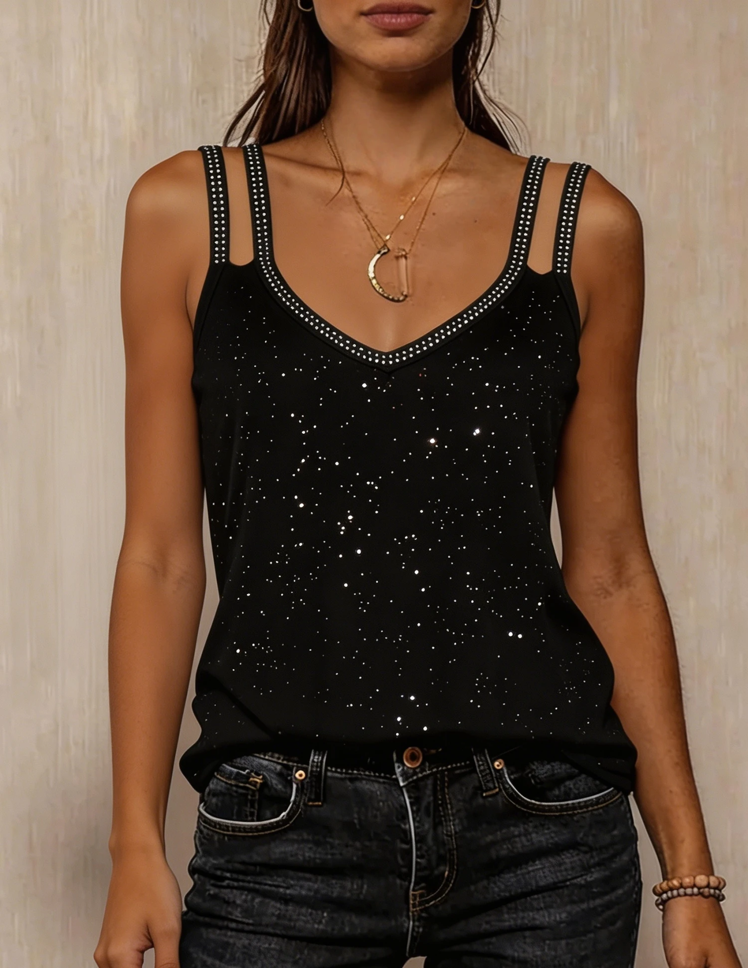 Sexy schwarzes Strass-Cami-Top mit V-Ausschnitt, doppelten Trägern und Glitzer, für Nachtclub-Partys, Dates und besondere Anlässe. – Detail 5