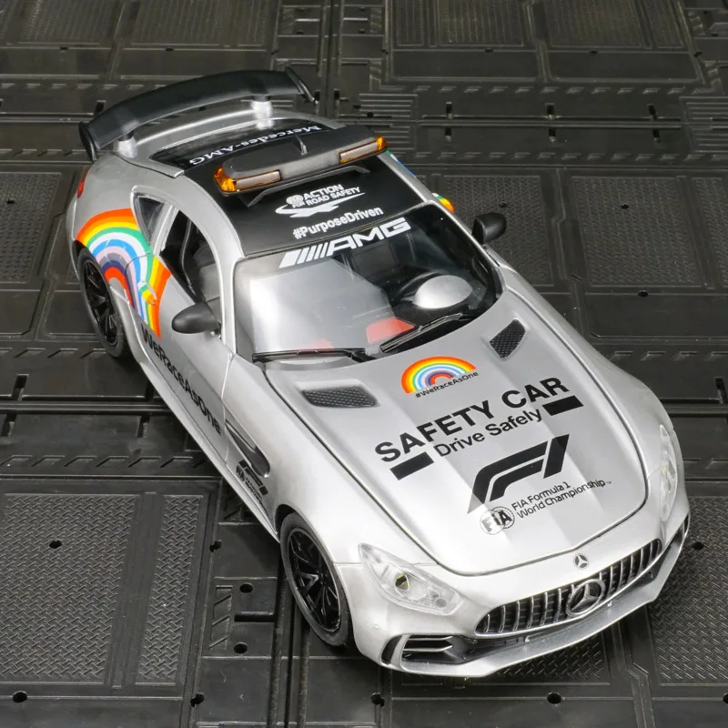1:24 Mercedes GTR modelo de carro de liga de carro de segurança de corrida, portas e capô do motor, porta-malas pode ser aberto tem funções de som e iluminação