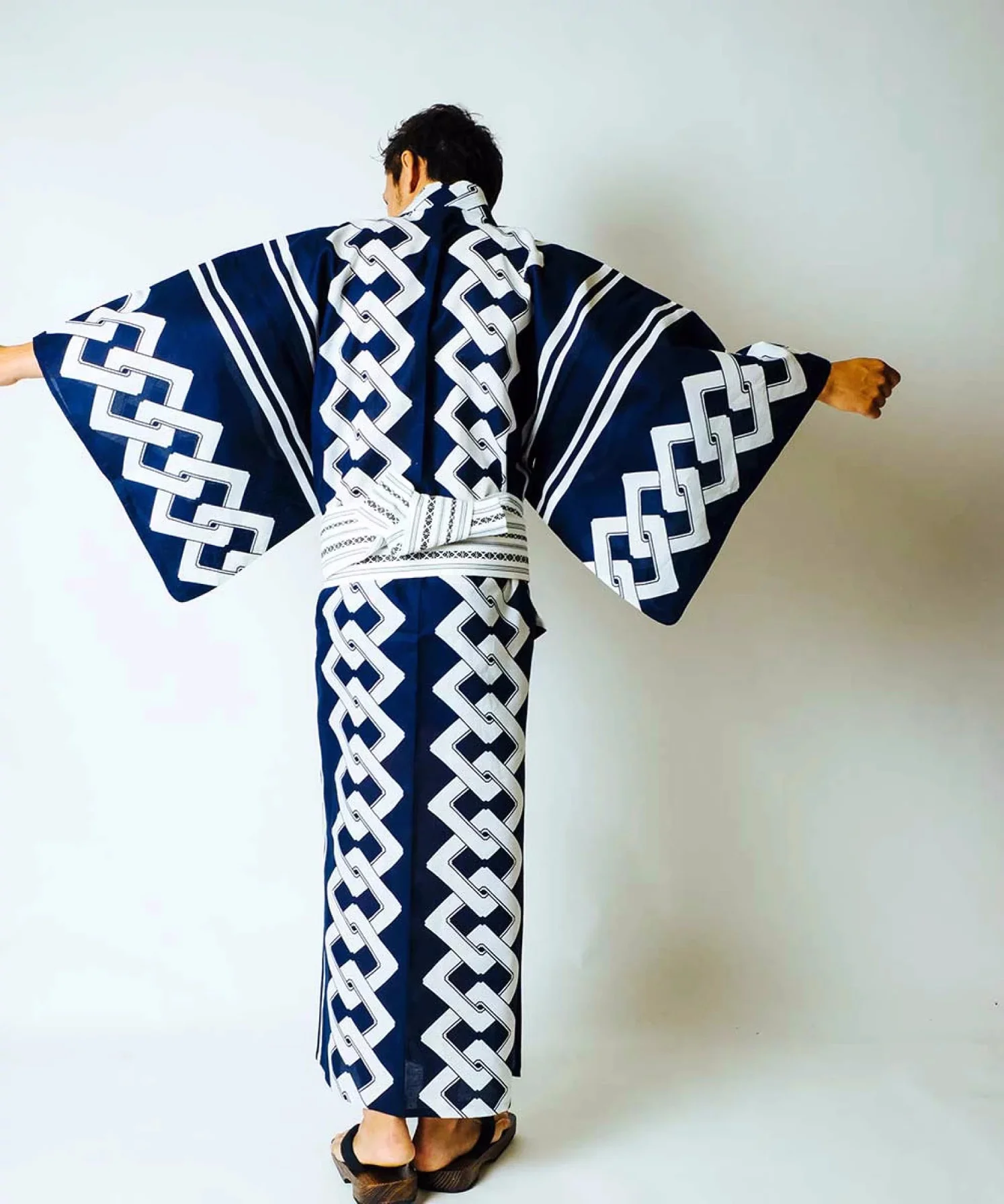 

Traditional Japanese Men's Yukata - Navy Checkered Pattern, Perfect for Summer Festivals, Samurai-style Kimono for Hanakuso