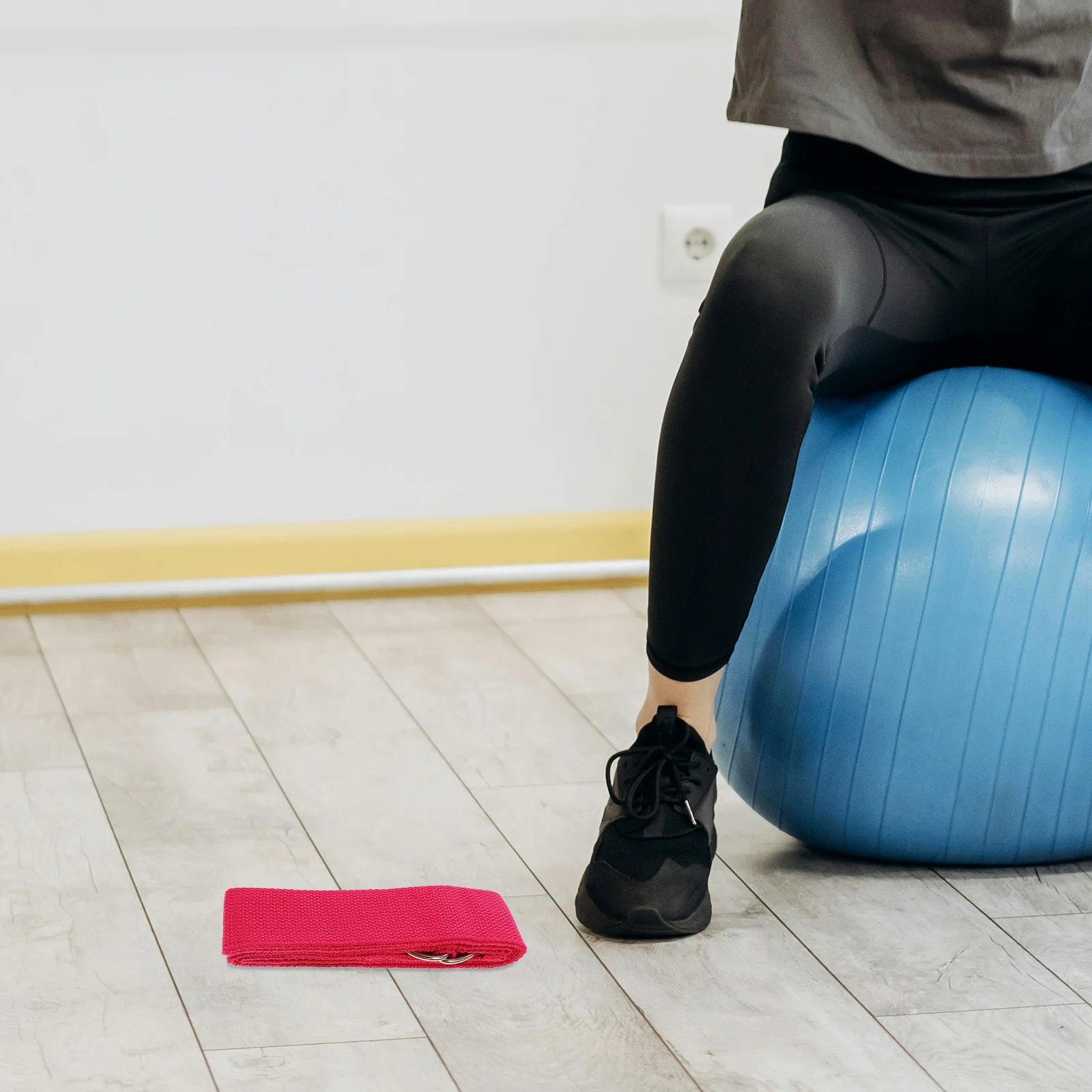 

3Pcs Yoga Stretching Strap with Adjustable Closure Skin-Friendly Material for Mat Carrying and Body Extension Multi-Use Gym and