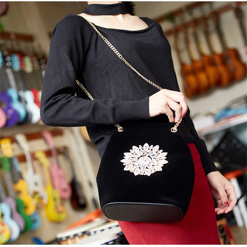 Female Handbag Velvet Diamond Pearl Shoulder Bag Purse Vintage Crystal Embroidery Evening Bag Flower Wedding Party Bride Clutch