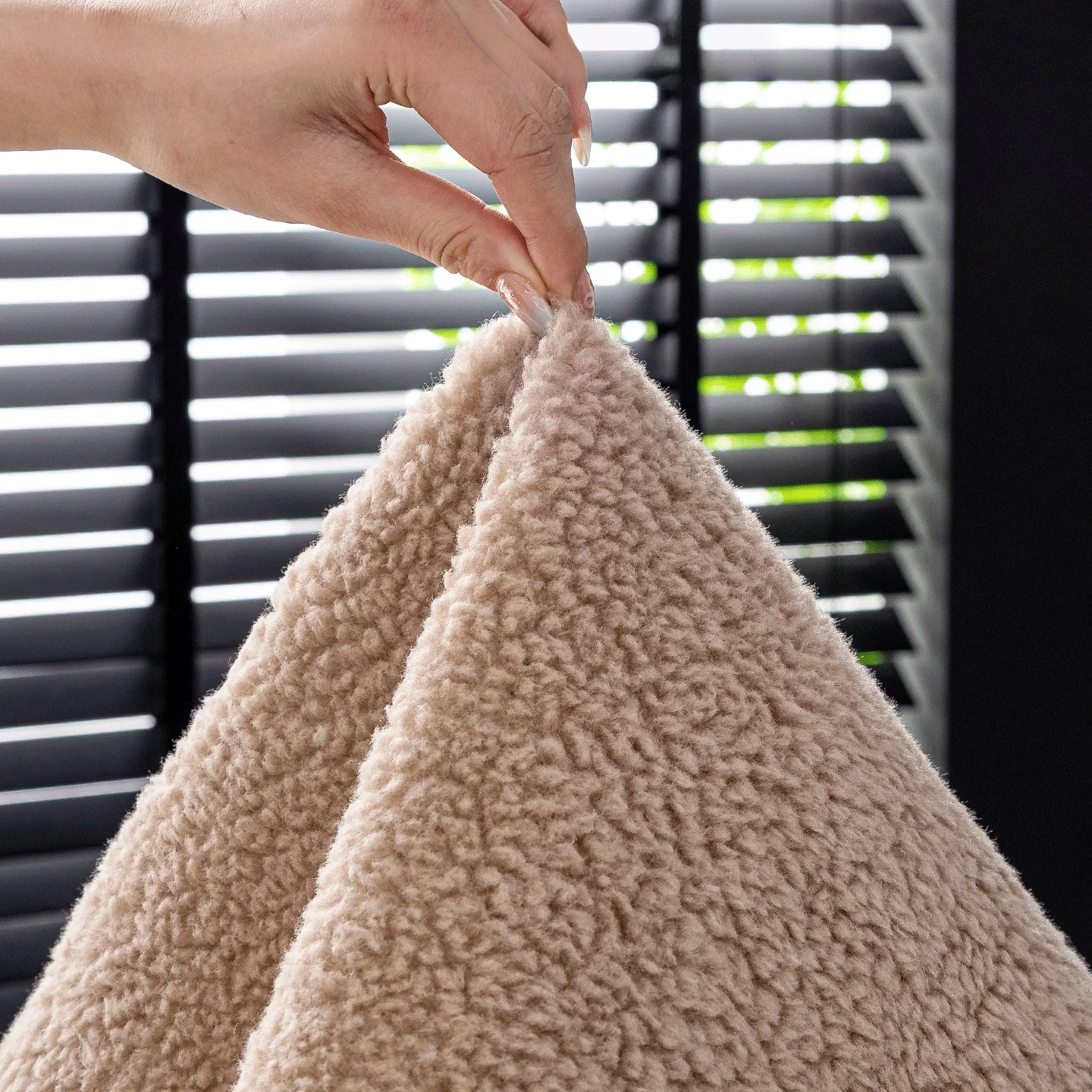 Warm Sherpa Solid Colour Sofa Cover with Anti-Slip Backing & PU Label for Living Room Couch Slipcovers Fall/Winter Sofa Towel