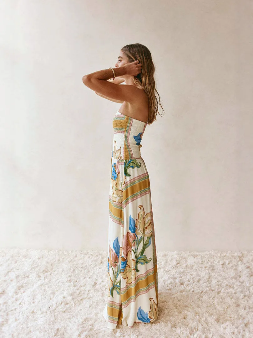 Vestido sin tirantes con estampado tropical: dobladillo con volantes en la cintura ahumada |   Vestido largo de vacaciones sexy f 269