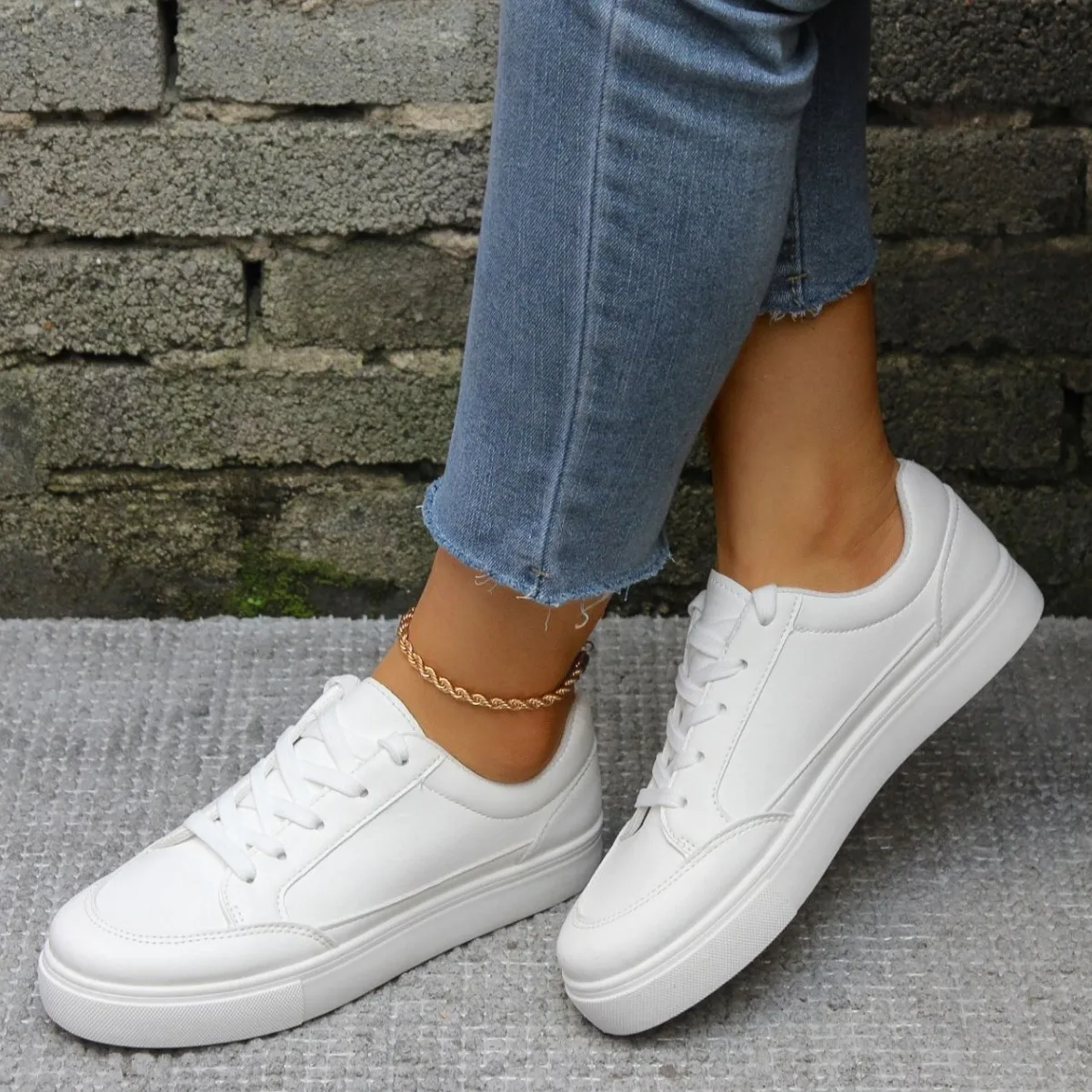 2024 Hot New Hong Kong Wind All Match Small White Shoes Female Students Casual White Shoes Korean Street Clapper Shoes Female