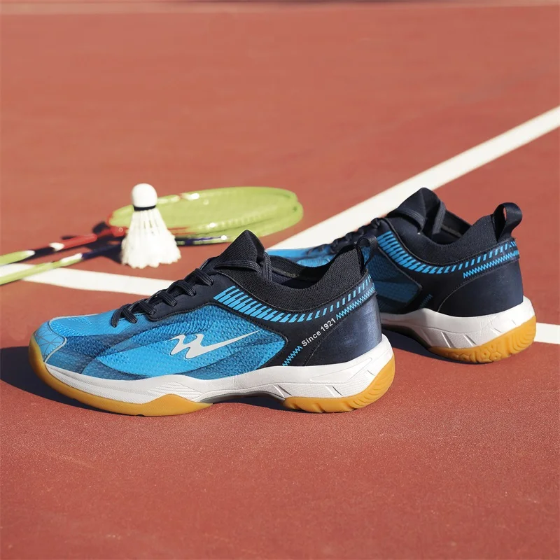 New 2025 best-selling lightweight breathable training table tennis shoes, casual badminton sports shoes, volleyball shoes