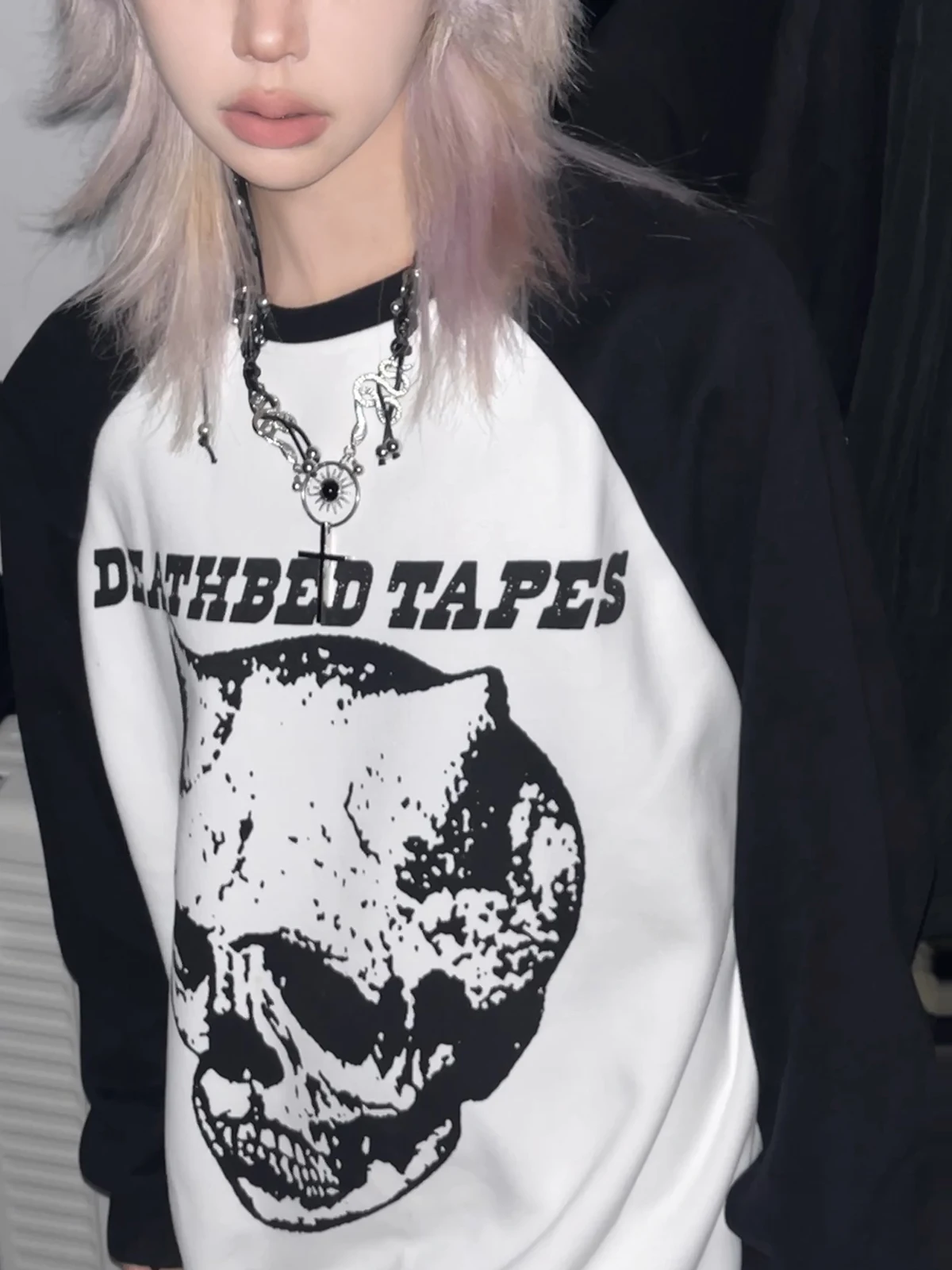 

WEODY Original Street Style Loose Fit Skull Graphic Sweatshirt Unisex Couples Crew Neck Long Sleeve T-Shirt Cotton Autumn