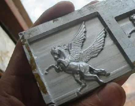 Incisione LD su macchina metallica per incisione di stampi