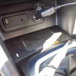 15W Car wireless charger For Renualt Megane 4 Megane 5 2015 2016 2017 2018 2019 center console phone charger charging holder