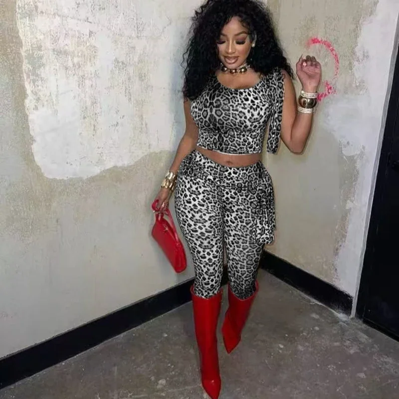 

Женский сексуальный комплект из 2 предметов с леопардовым принтом на шнуровке и лентой, укороченный топ без рукавов с наклонными плечами + узкие брюки-капри, клубные костюмы