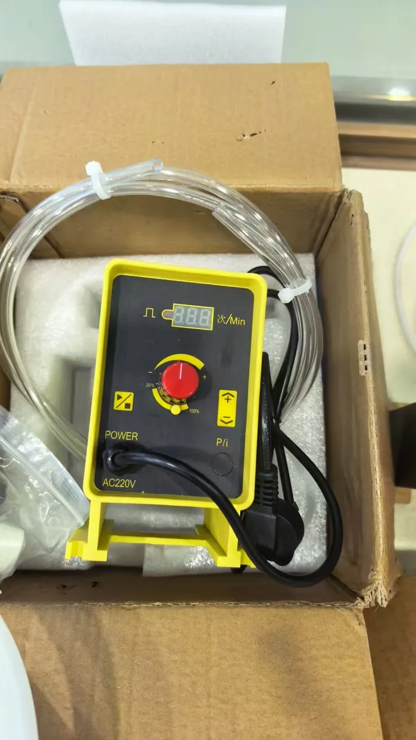 Electromagnetic diaphragm metering pump acid and alkali flow adjustable automatic head sodium hypochlorite dosing device