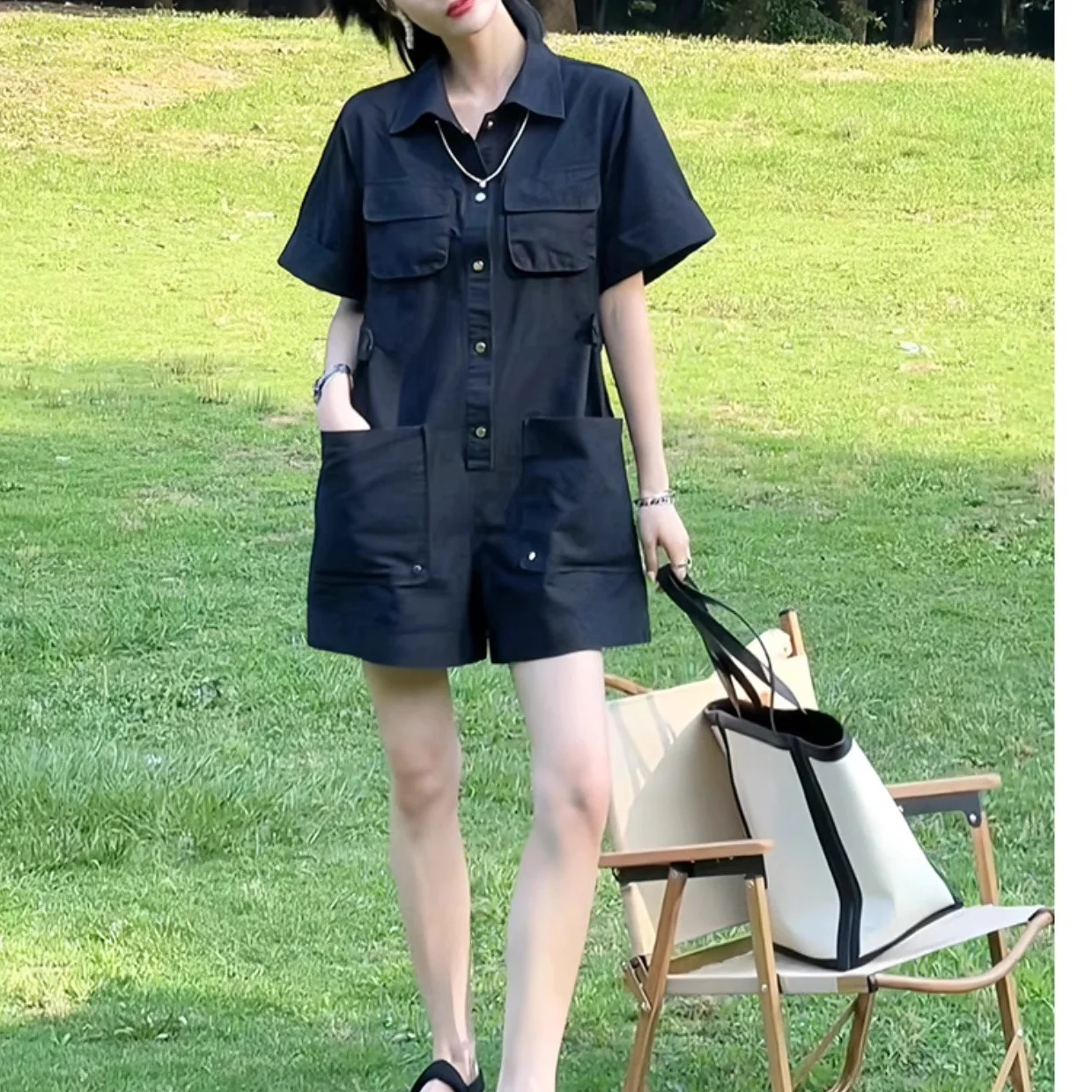 จั๊มสูทขากว้างห้าส่วนทรงหลวมสไตล์เกาหลีสำหรับผู้หญิง รุ่นใหม่ล่าสุด ใส่สบาย ช่วยพรางหุ่น เหมาะสำหรับใส่ทำงาน ผลิตจากโพลีเอสเตอร์...